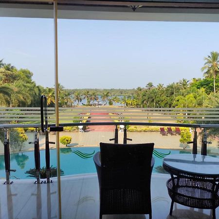Lake Palace Trivandrum Vettutura Bagian luar foto