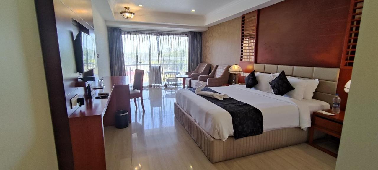 Lake Palace Trivandrum Vettutura Bagian luar foto