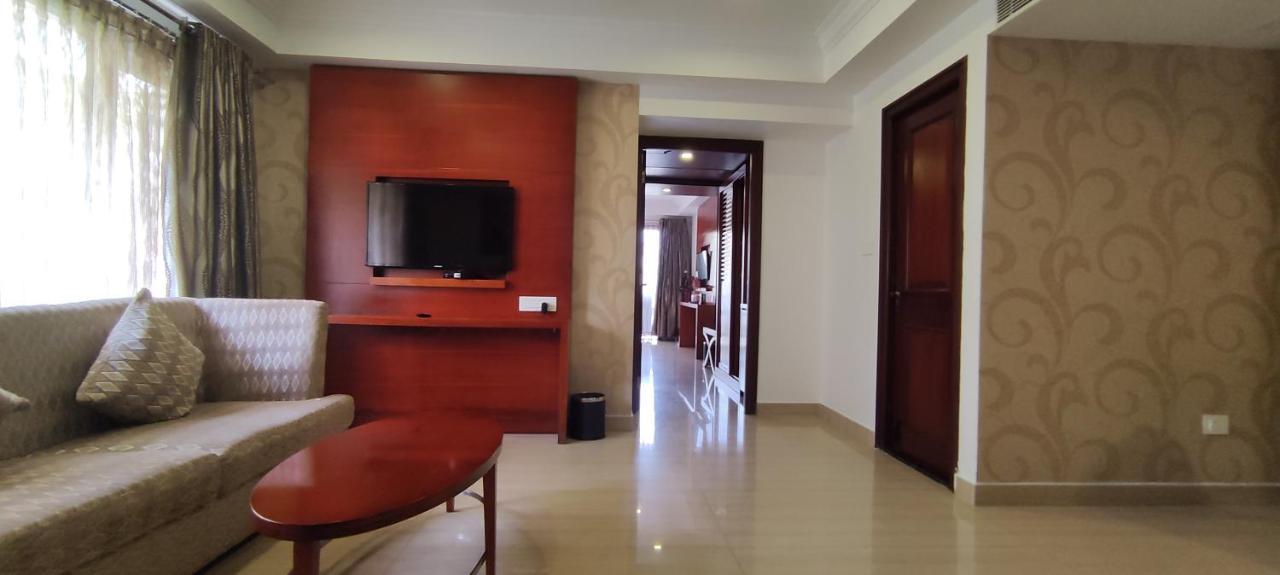 Lake Palace Trivandrum Vettutura Bagian luar foto