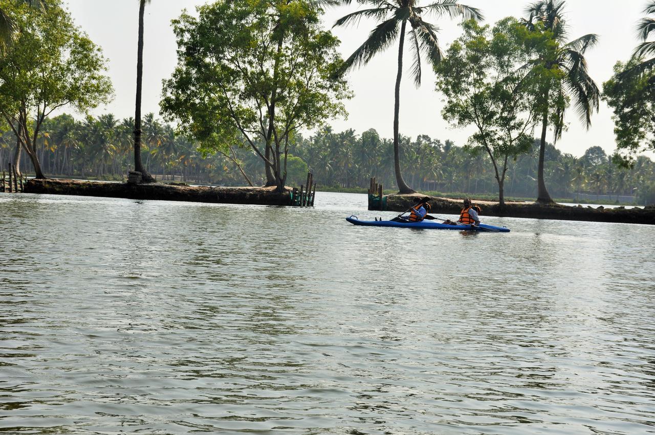 Lake Palace Trivandrum Vettutura Bagian luar foto