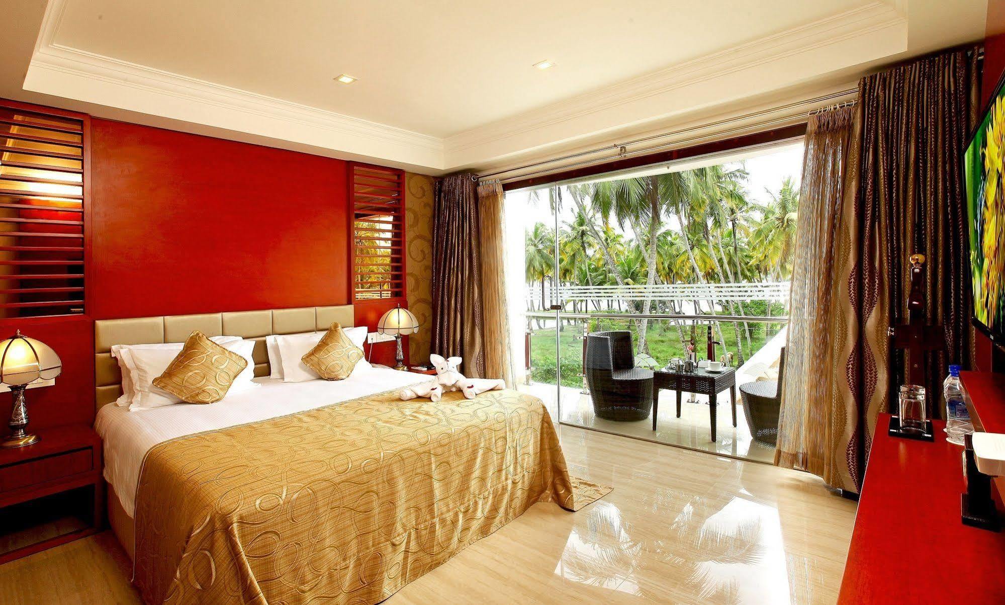 Lake Palace Trivandrum Vettutura Bagian luar foto