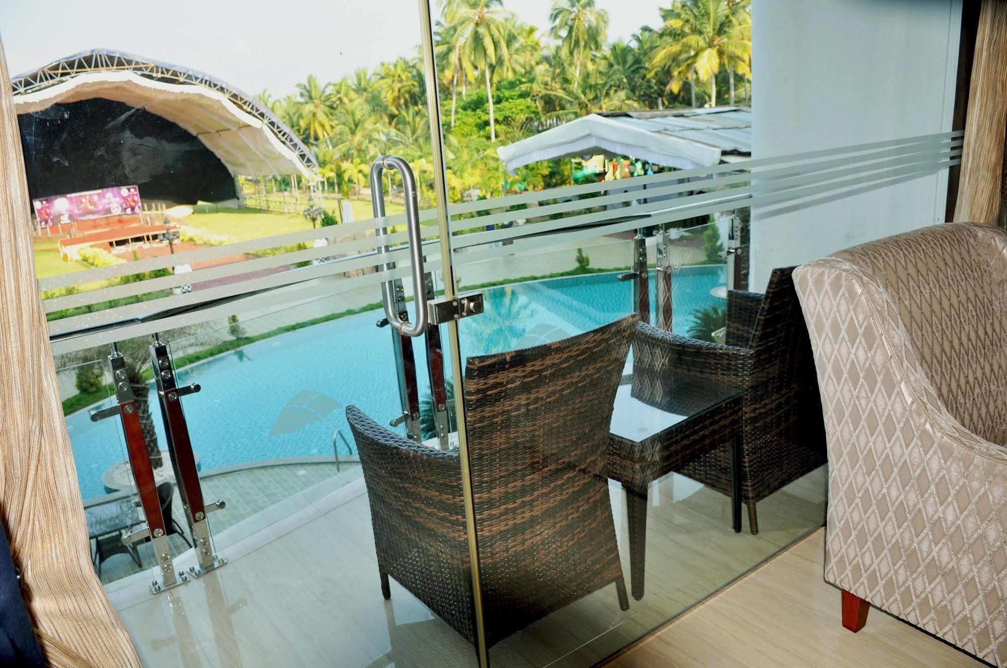 Lake Palace Trivandrum Vettutura Bagian luar foto
