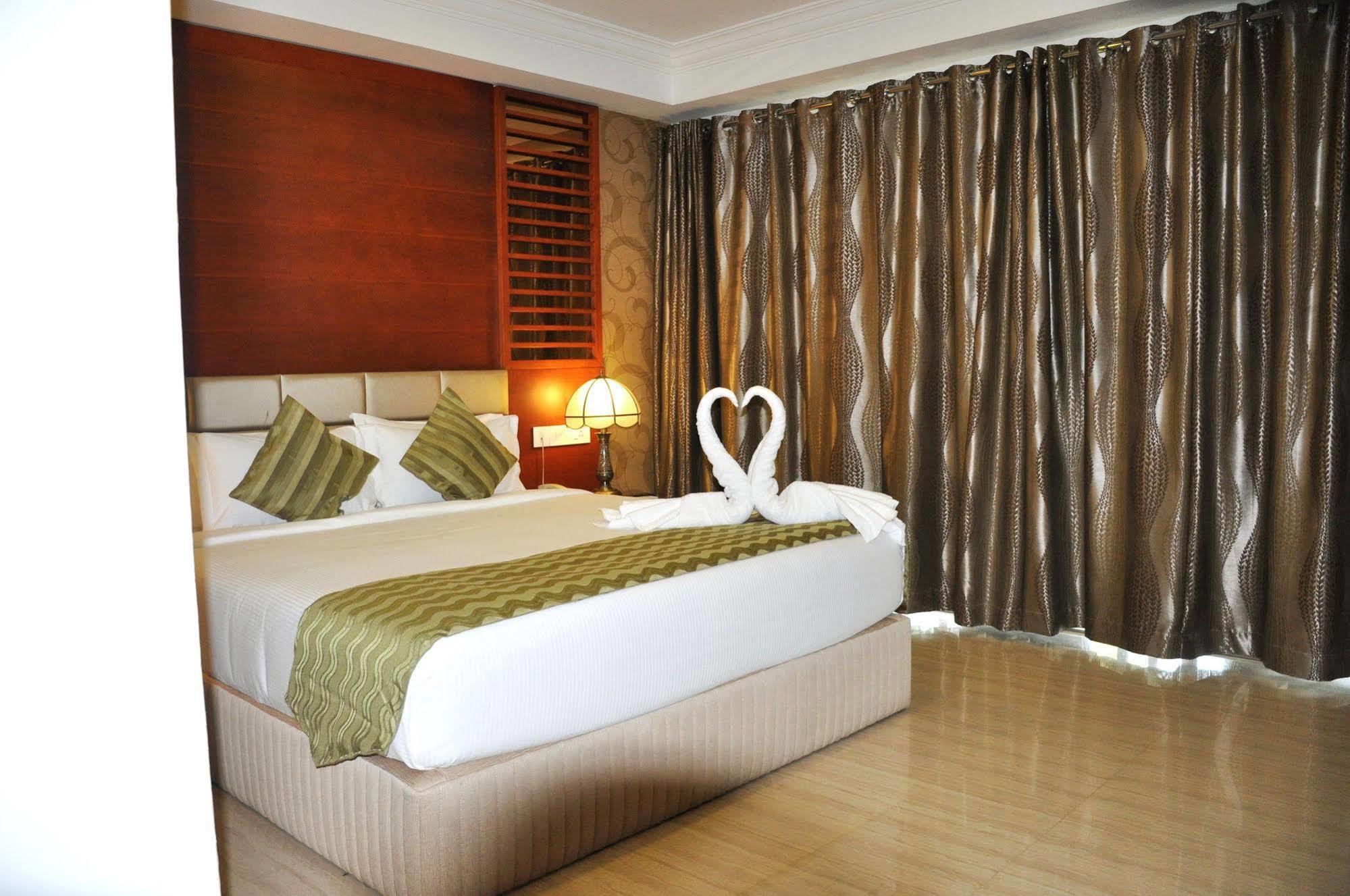Lake Palace Trivandrum Vettutura Bagian luar foto