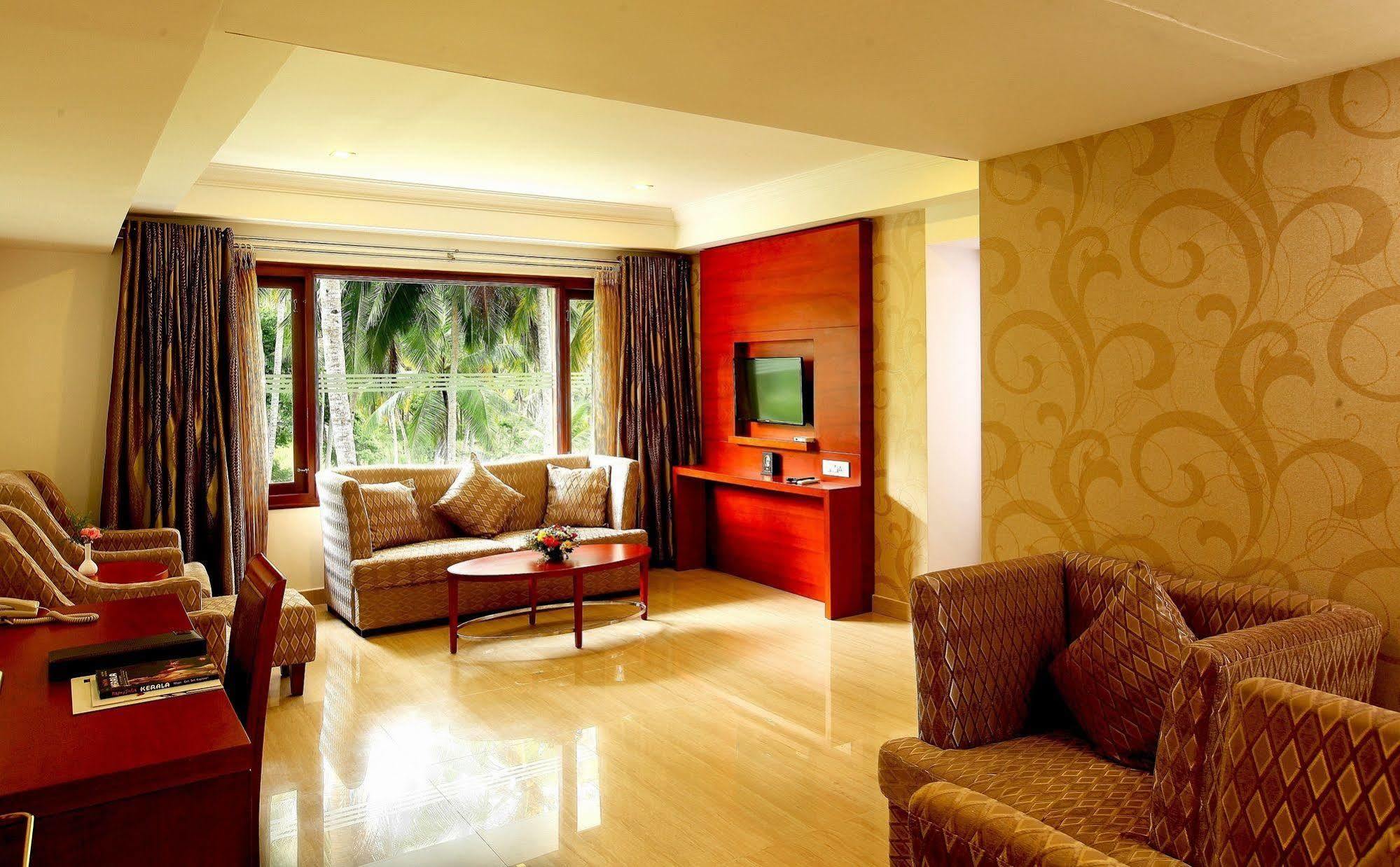 Lake Palace Trivandrum Vettutura Bagian luar foto