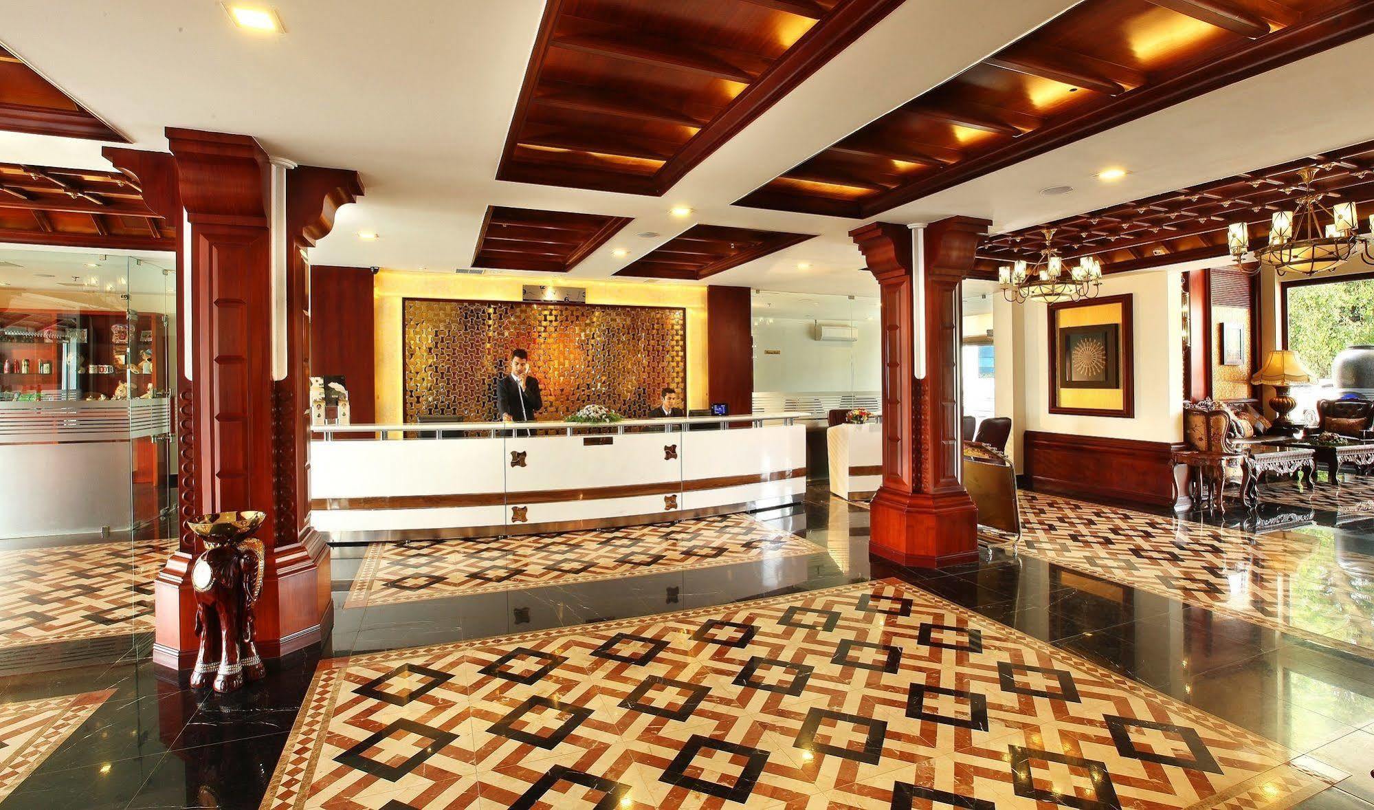 Lake Palace Trivandrum Vettutura Bagian luar foto