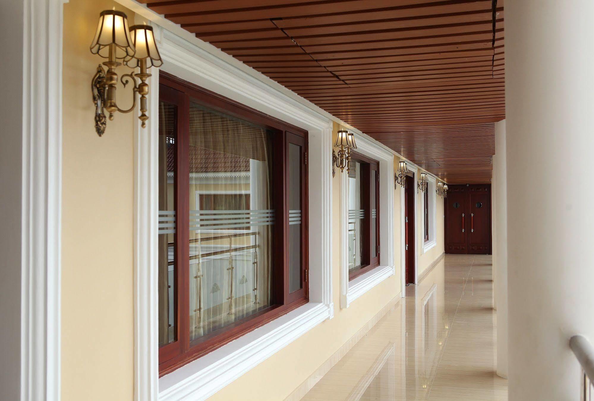 Lake Palace Trivandrum Vettutura Bagian luar foto