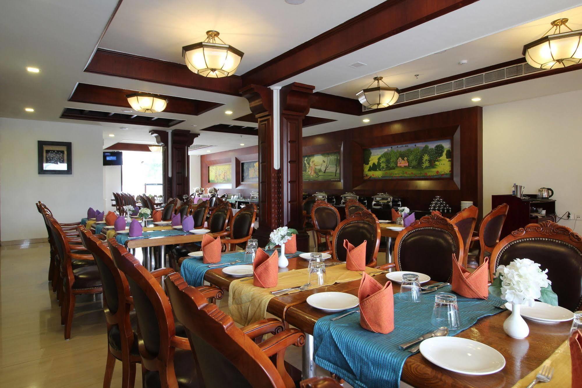 Lake Palace Trivandrum Vettutura Bagian luar foto